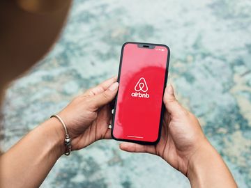  alt="Airbnb removes 100,000 listings, expands listing verification"  title="Airbnb removes 100,000 listings, expands listing verification" 