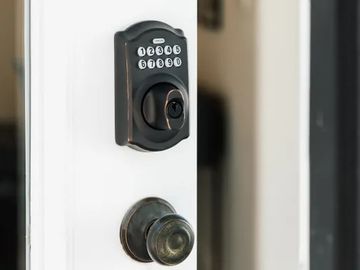  alt="Vacasa adds smart-home tech to all properties"  title="Vacasa adds smart-home tech to all properties" 